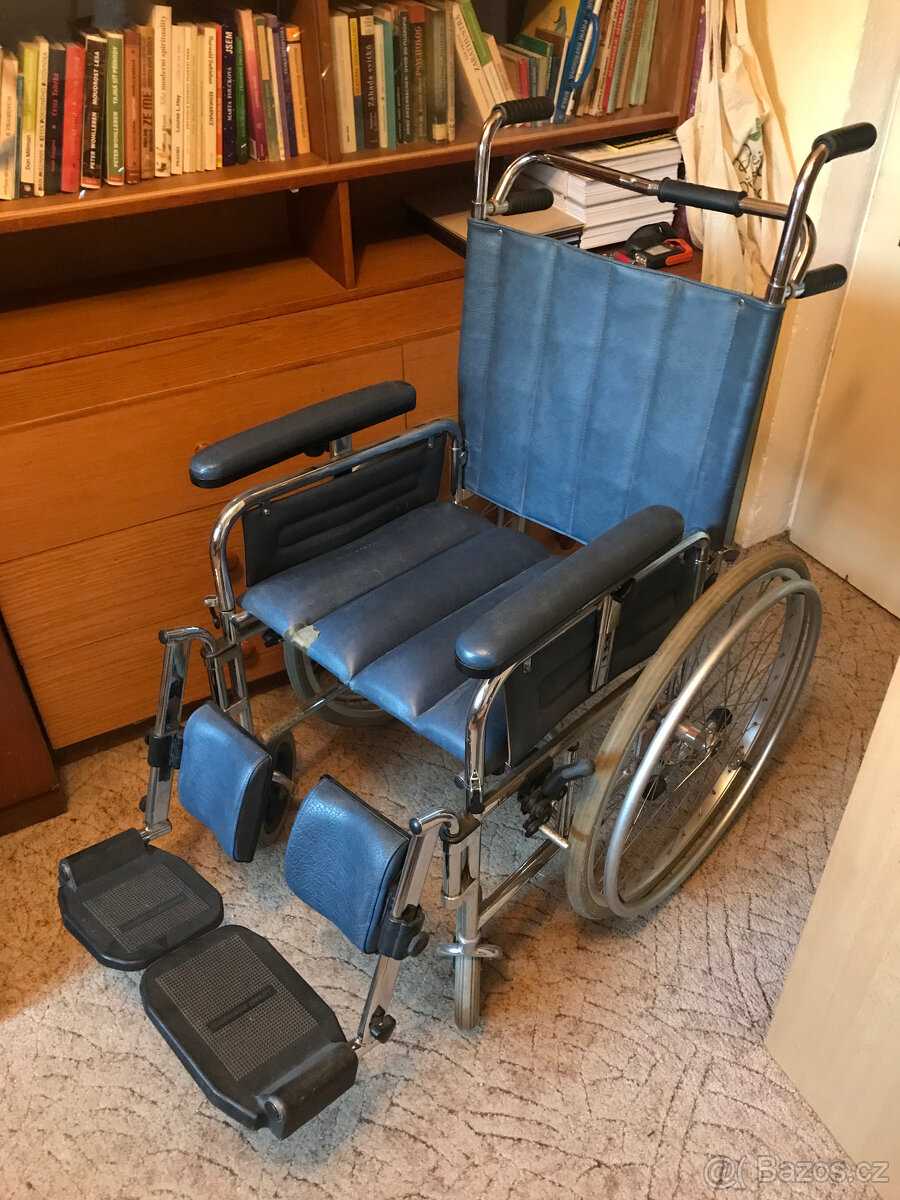 mechanický invalidní vozík