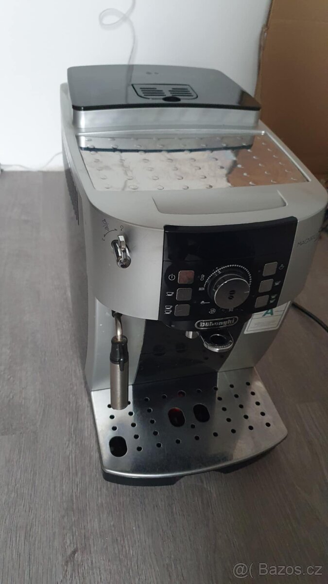 Prodám Delonghi Magnifica S