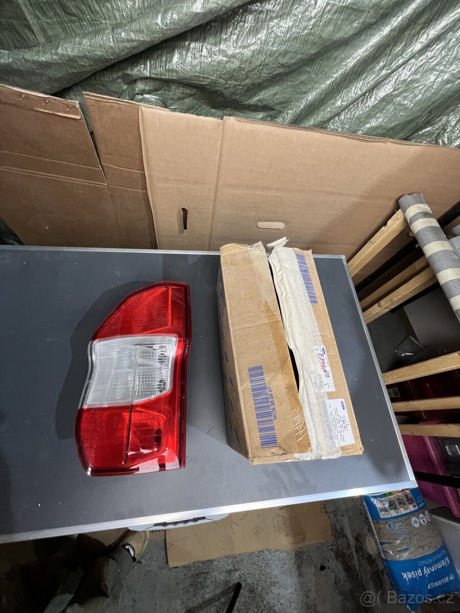 Ford Transit courier 2018 P.Z. světlo