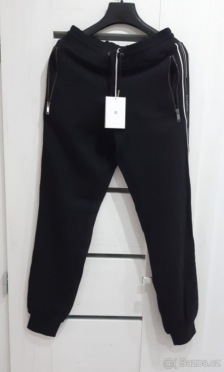 GIVENCHY TEPLAKY 2