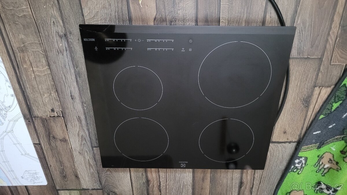 Indukční deska Electrolux EHH4654HFK – plně funkční, ulomený