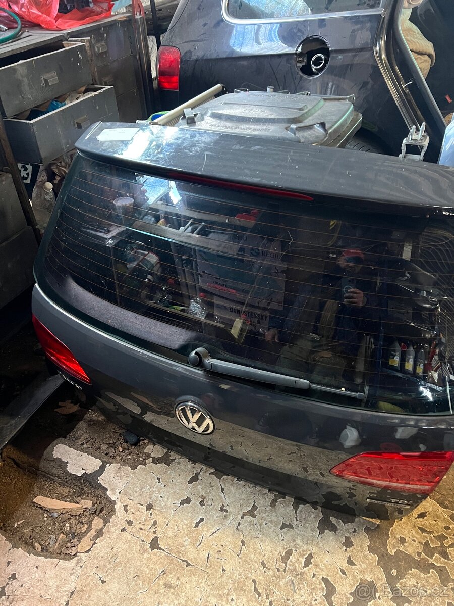 Zadní víko Passat B7