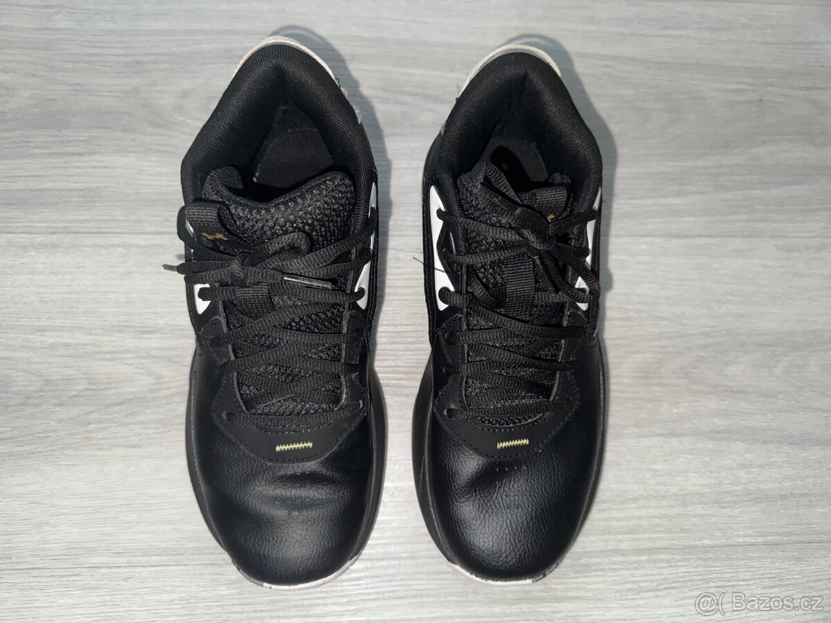 Chlapecké boty Under Armour, vel. 40