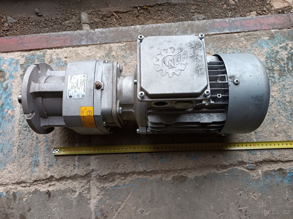 Elektromotor s převodovkou 1,5 kW 170 ot/min