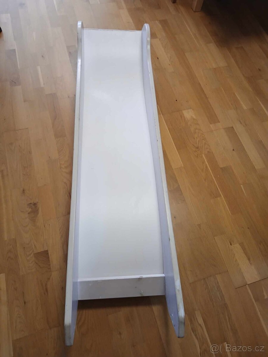 Skluzavka k posteli