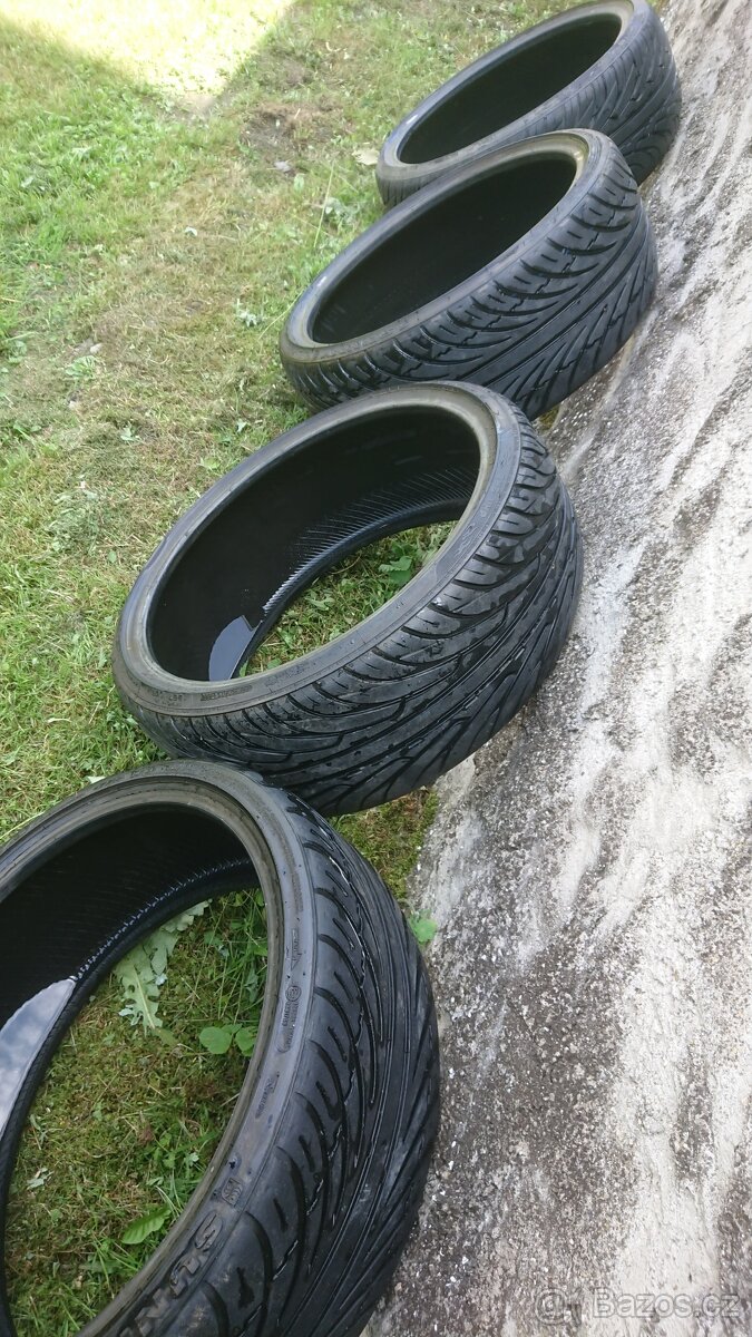 Letní pneu 215/35/19