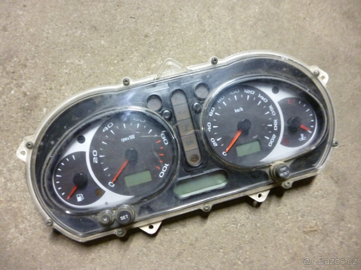 Aprilia Scarabeo 500 GT ABS. Přístroje. od 2005