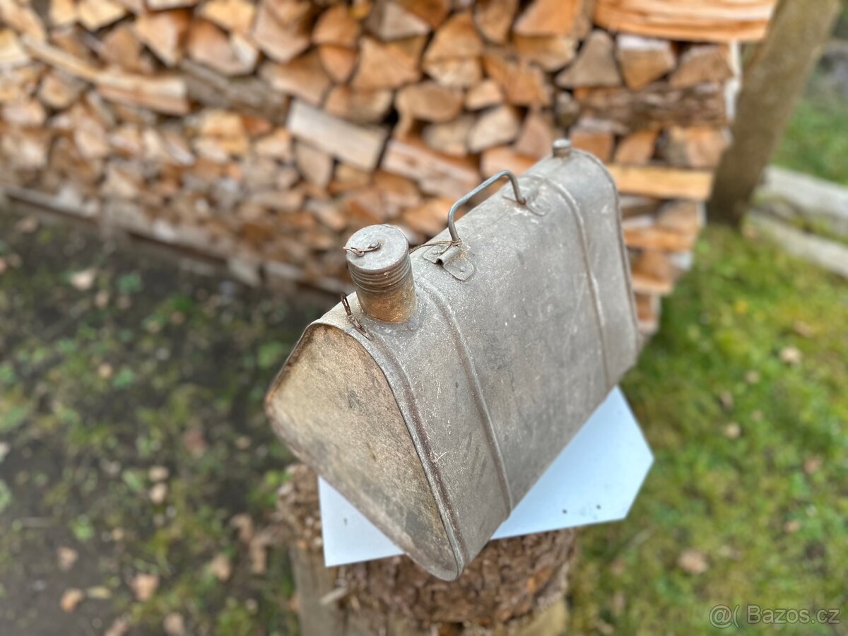 Kanystr trojúhelníkový 20 L