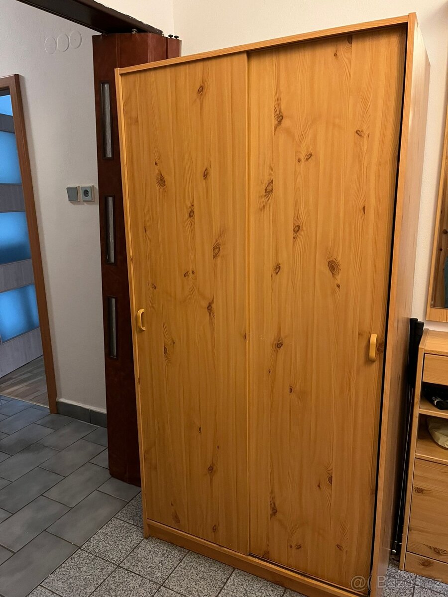 Šatní skříň