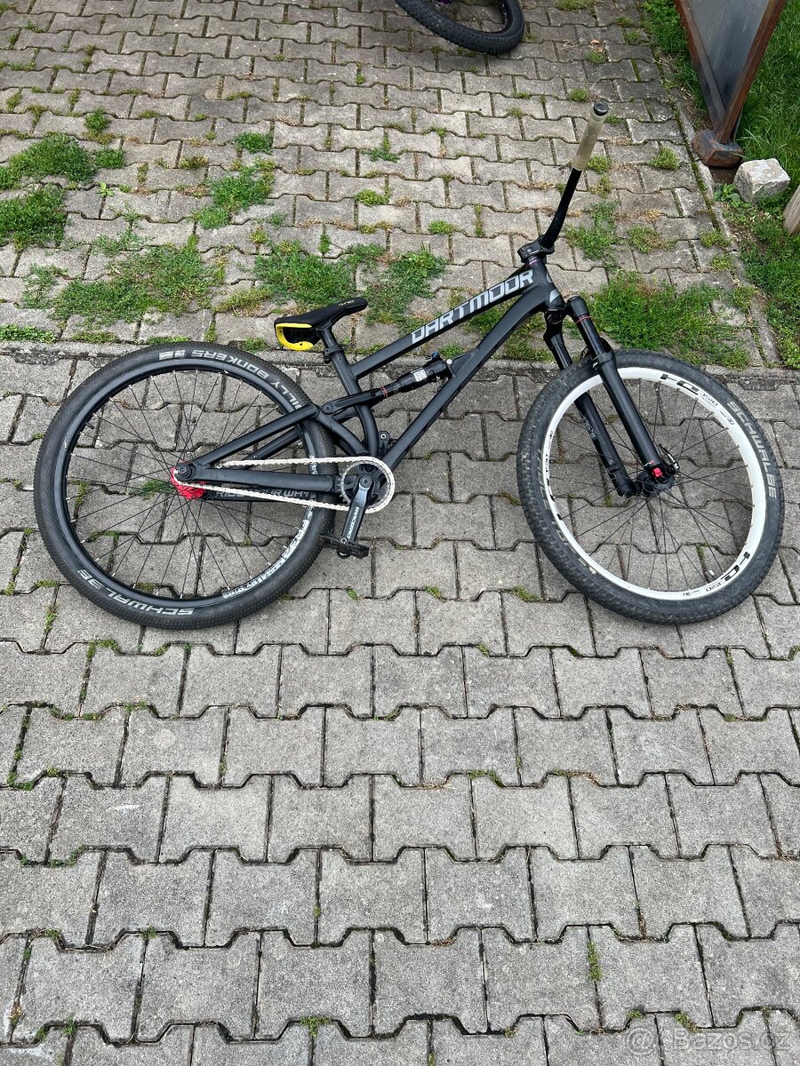 Slopestyle dirt kolo dartmoor shine pro 21