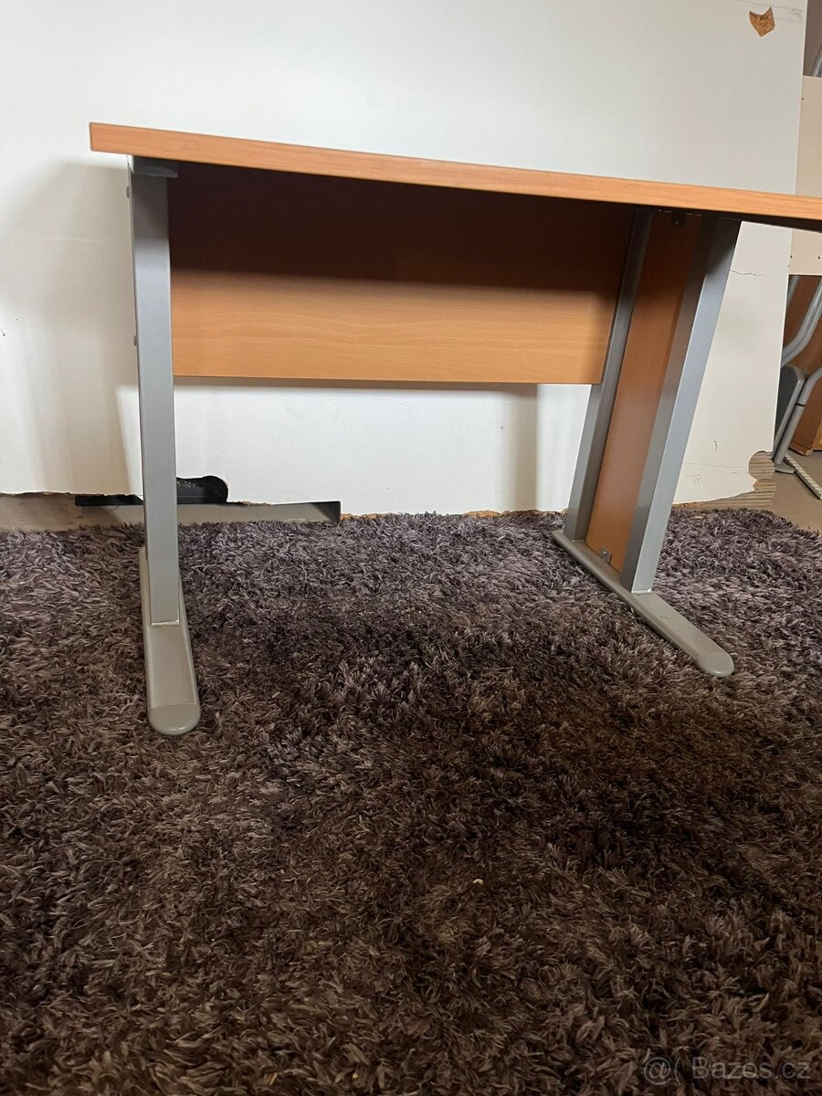 Psací stůl – 100 × 75 cm, výška 74 cm