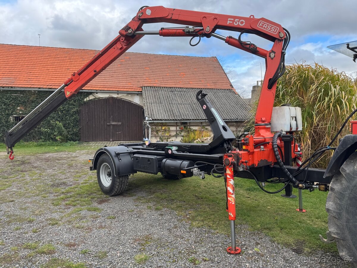 Traktorový nosič kontejneru