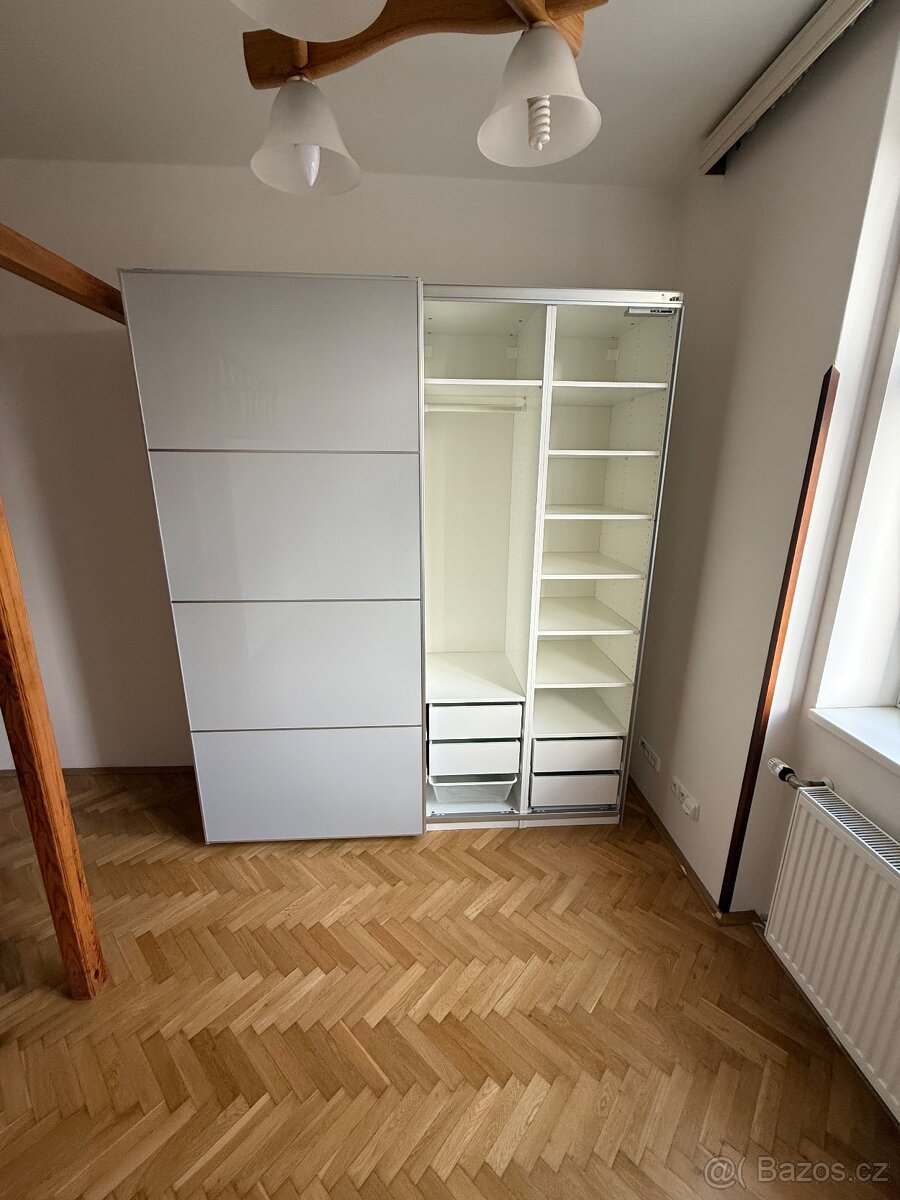 Šatní sříň IKEA PAX
