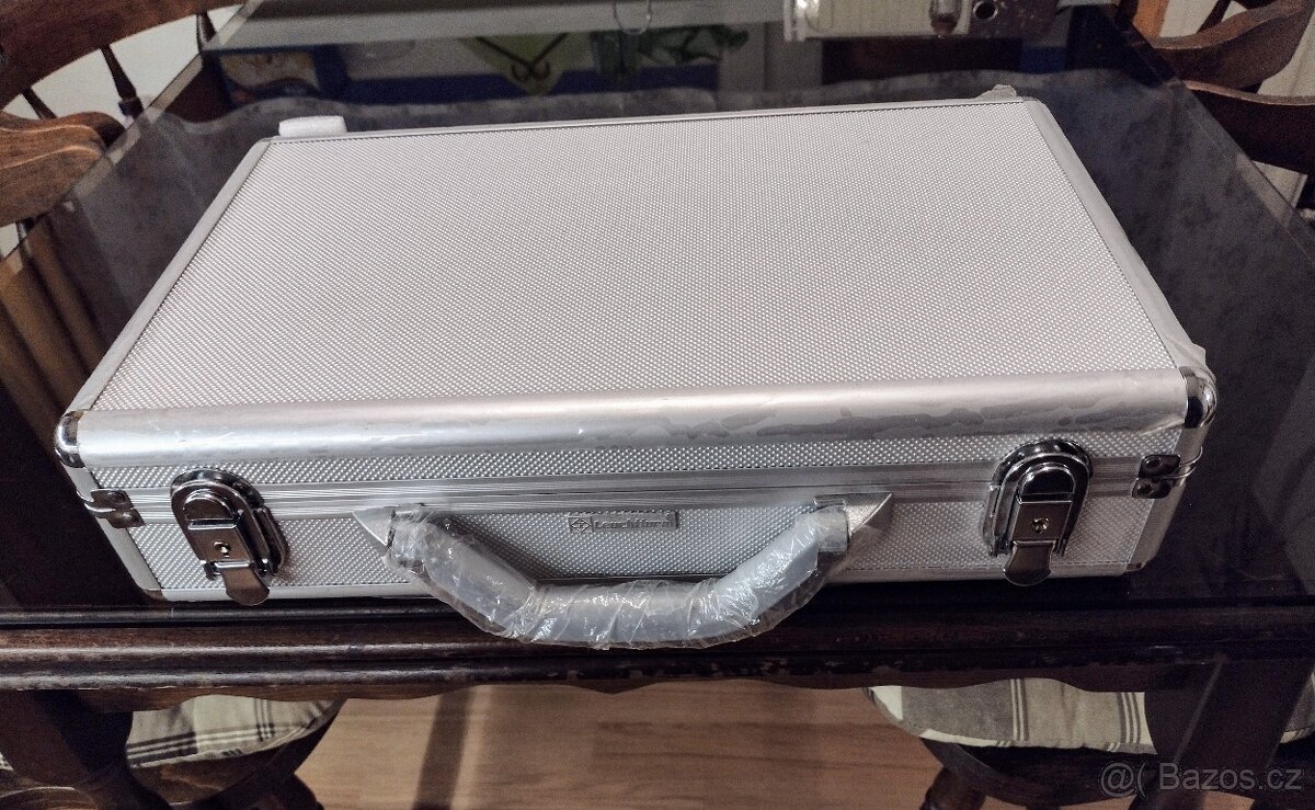 Hliníkový kufrík