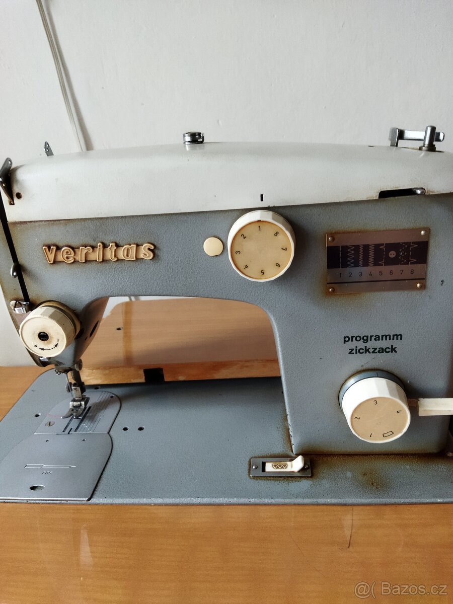 Šicí stroj zn. Veritas