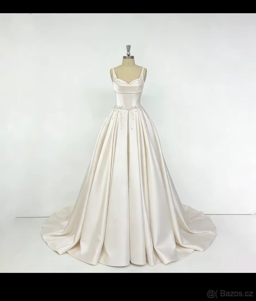 Krásné svatební šaty s perlami
