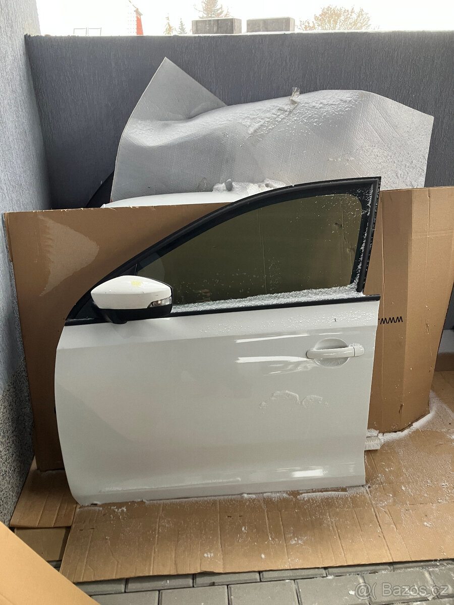 predni dvere leve levy skoda rapid bile bily