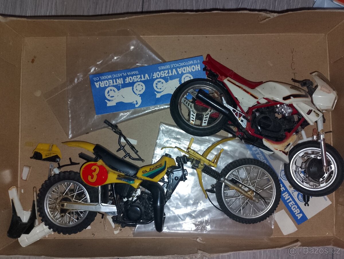 Prodám modely letadel, krabice