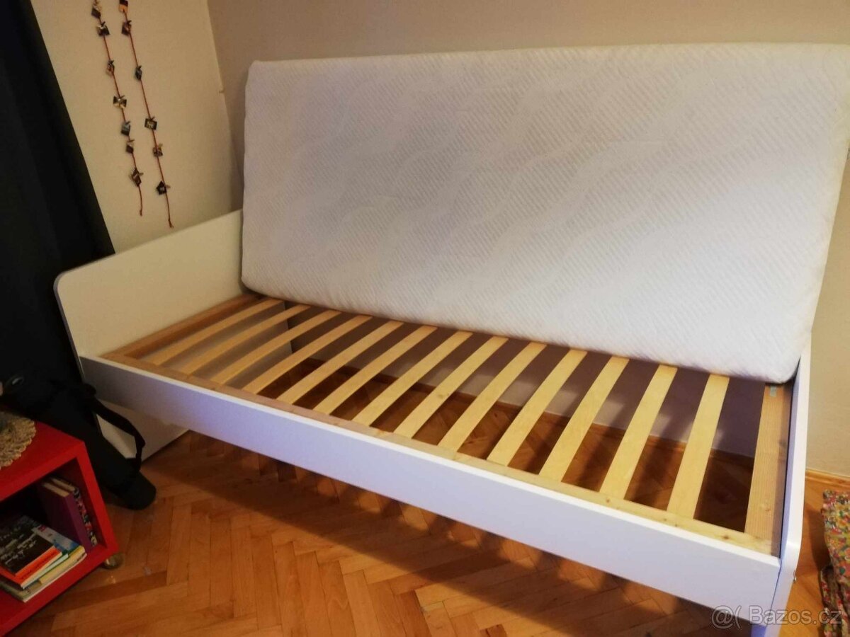 postel s matrací