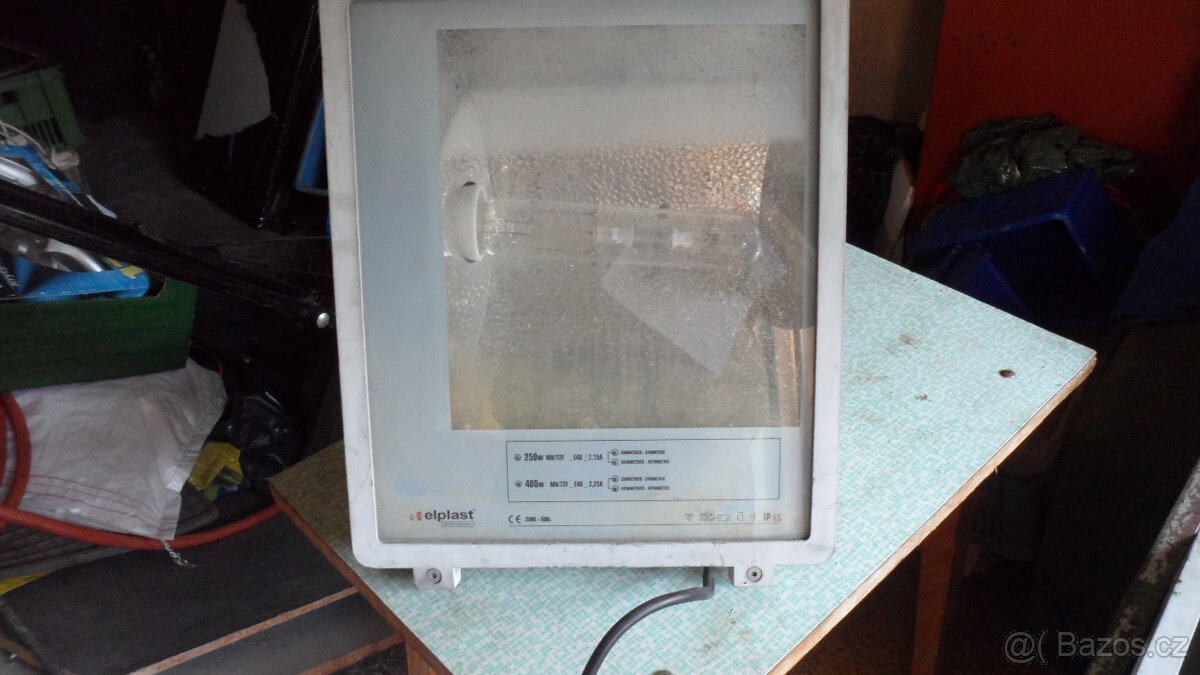 RAFLEKTOR HALOGENOVÝ 500w