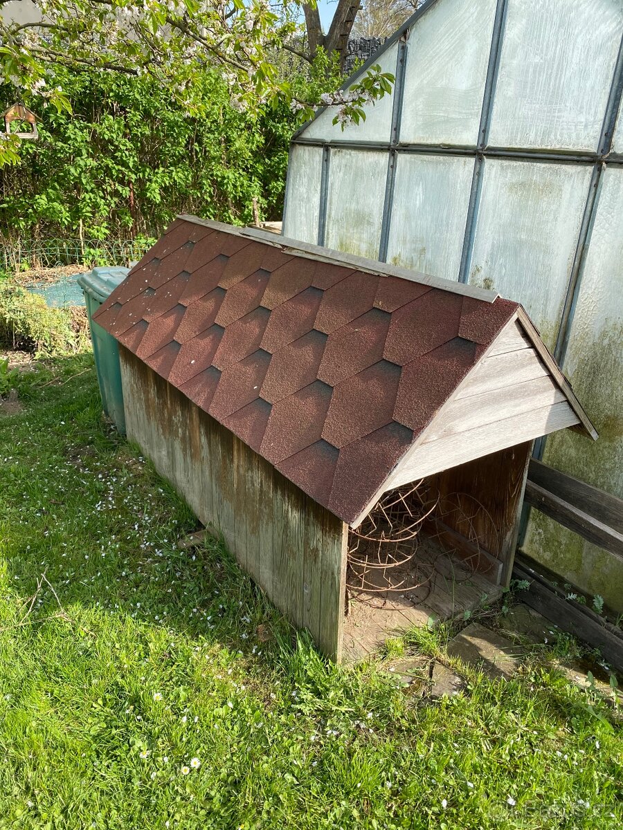 Daruji starou psí boudu