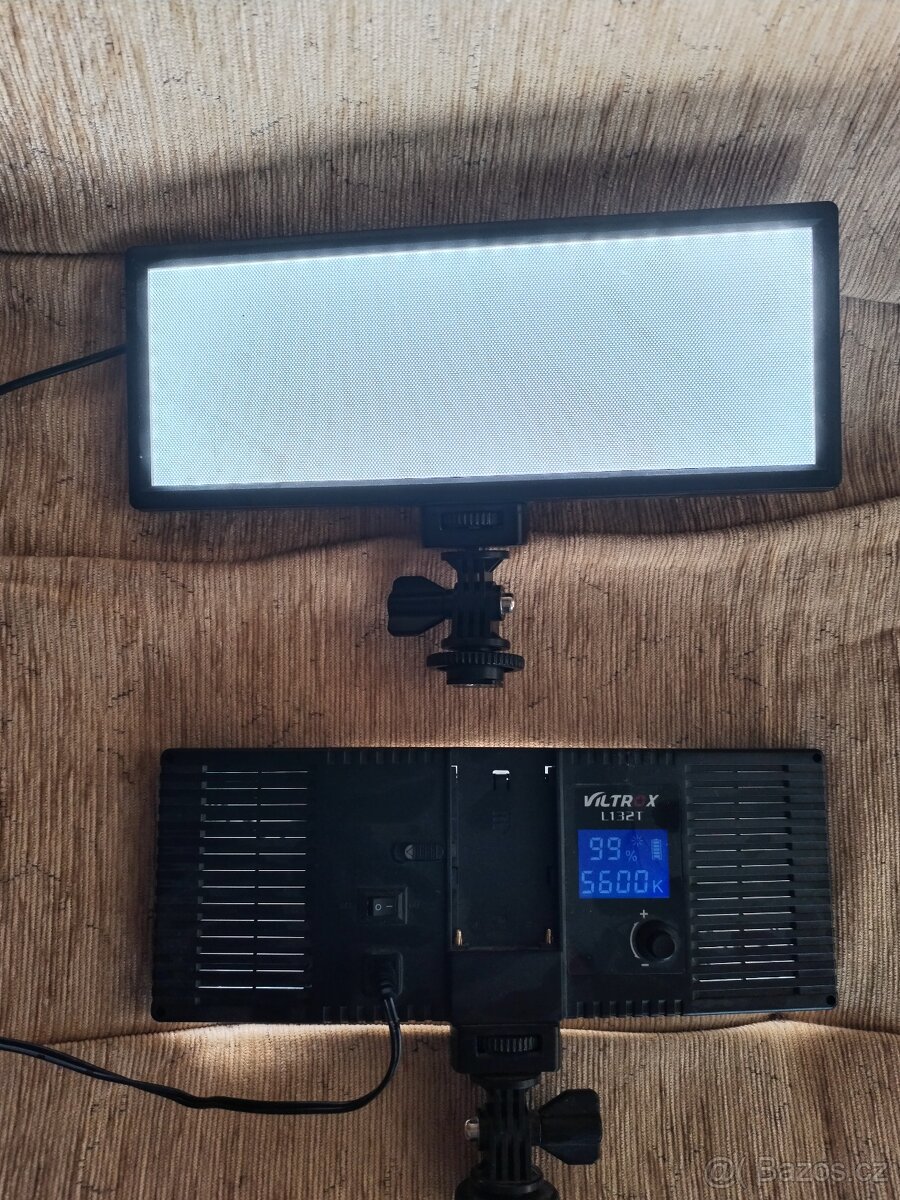 Dva LED panely Viltrox včetně stativů