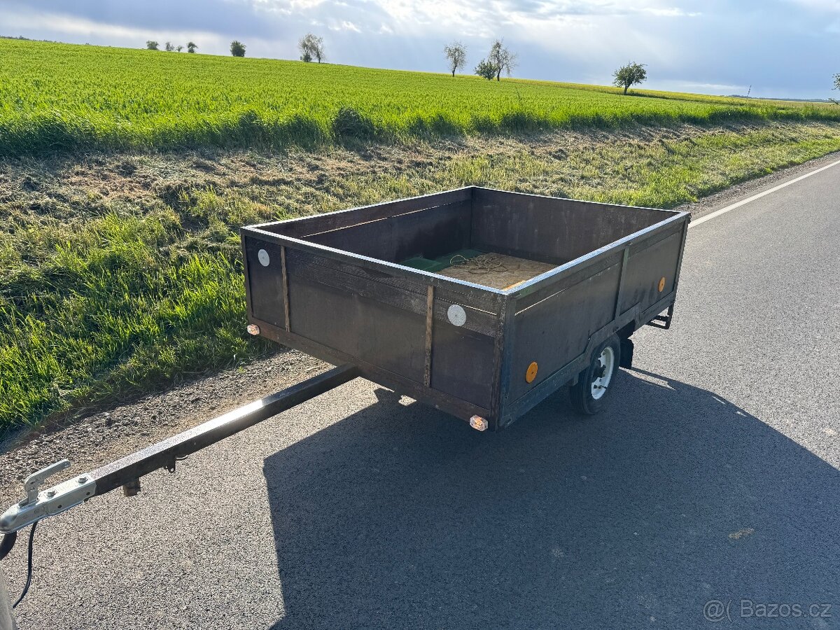 Přívěsný vozík za auto