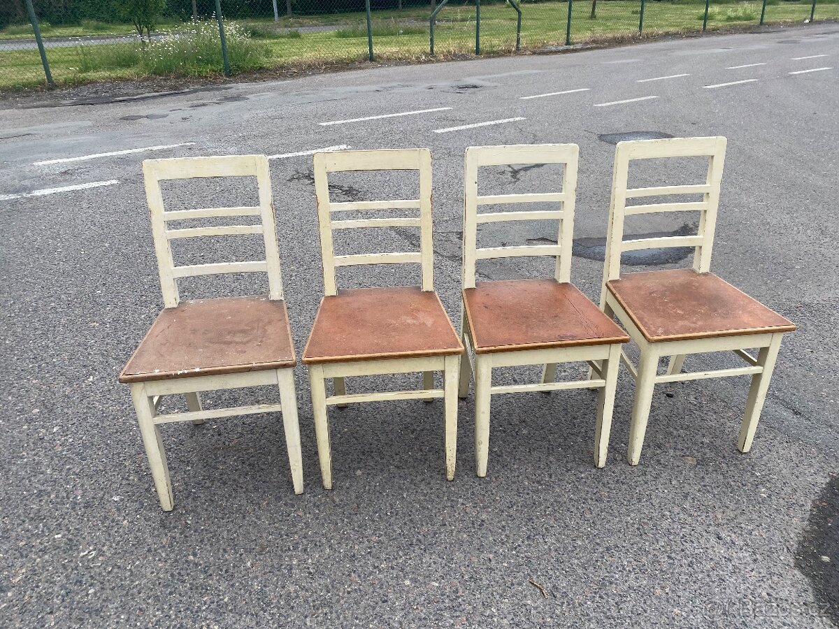 Staré kuchyňské zidle