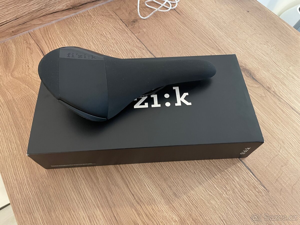 Sedlo Fizik R5 silnicni