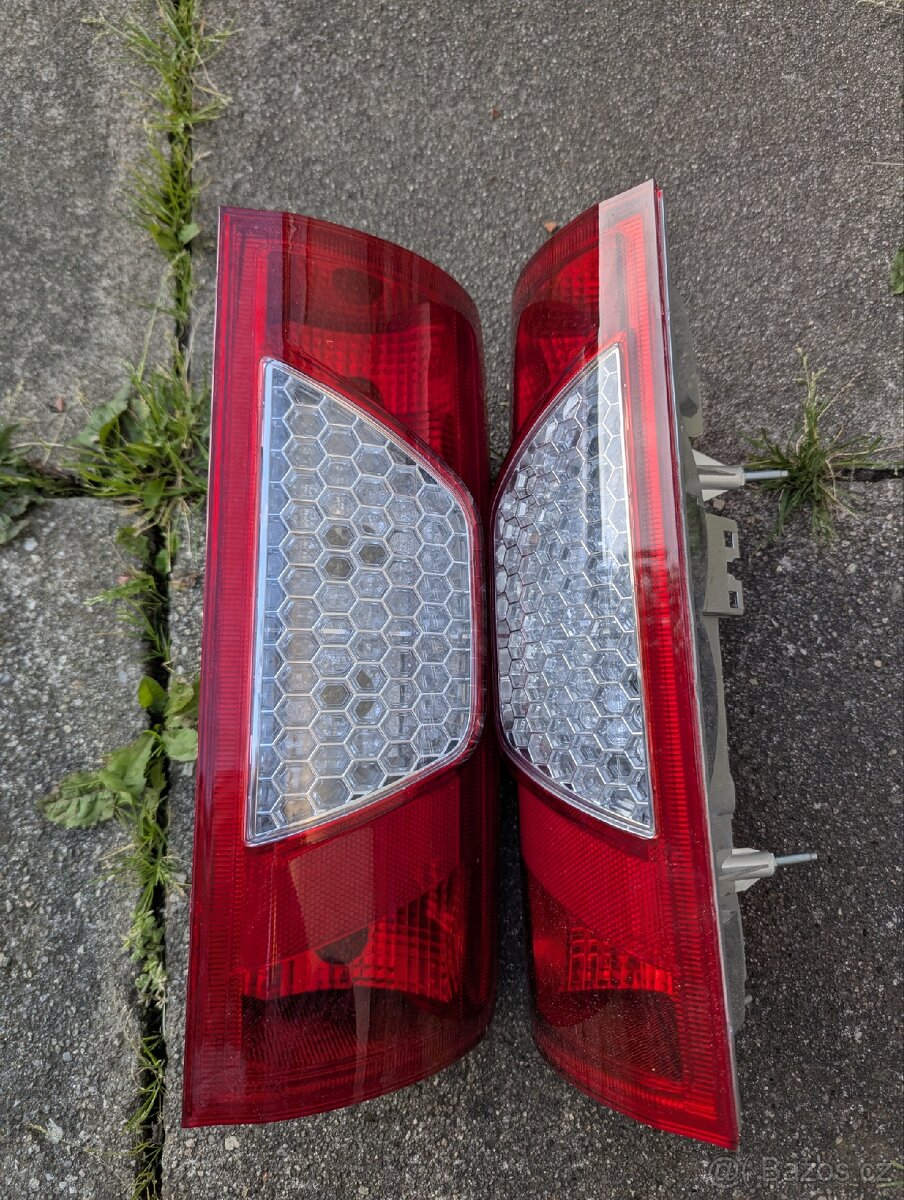 Ford Transit Connect zadní světla (cena za obě)