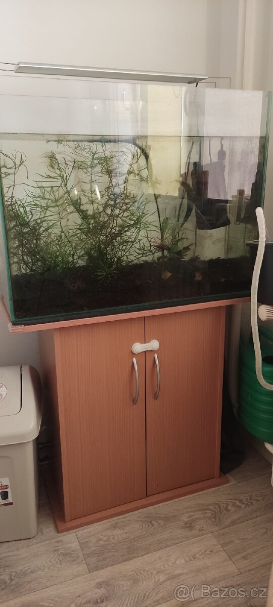 Akvárium se stolkem 146l