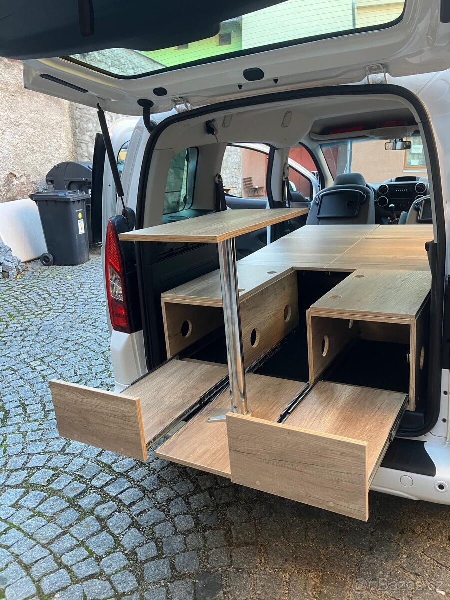 obytná vestavba kempovaci Pick-up MPV spací vestavba