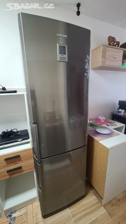 lednička s mrazak SAMSUNG