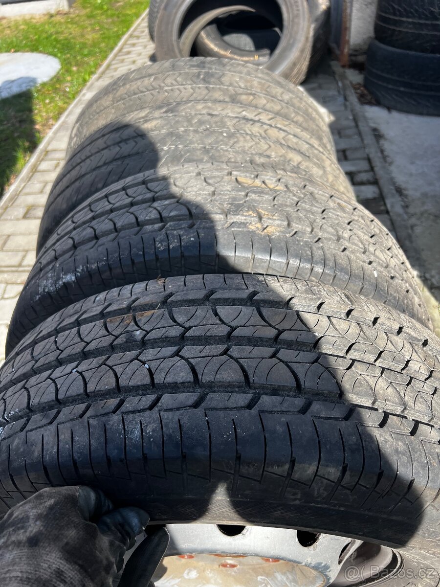 Letní pneu 225/70 r15c