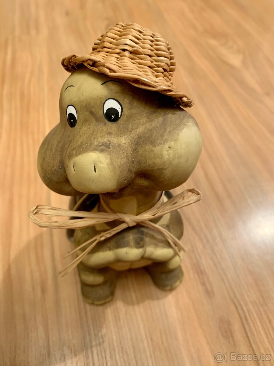 Keramická dekorativní soška želvy (výška cca 16 cm)