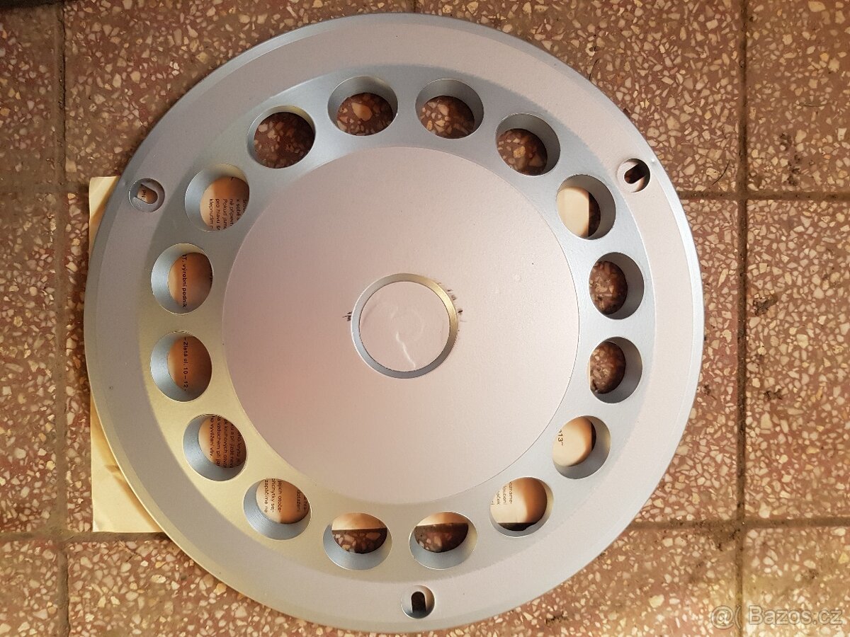 Poklice na kola, plast, 13, Škoda, Žiguli, Wartburg