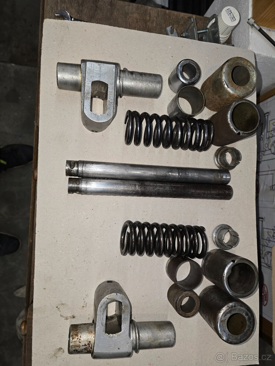 Jawa pérák zadní kluzáky