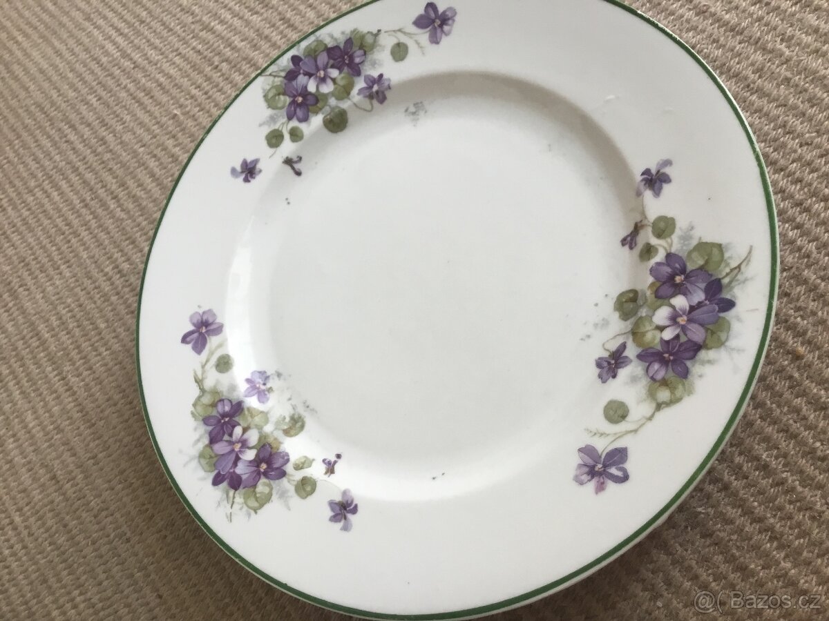 dobovy talir 2 druhy, hrnicek fialky