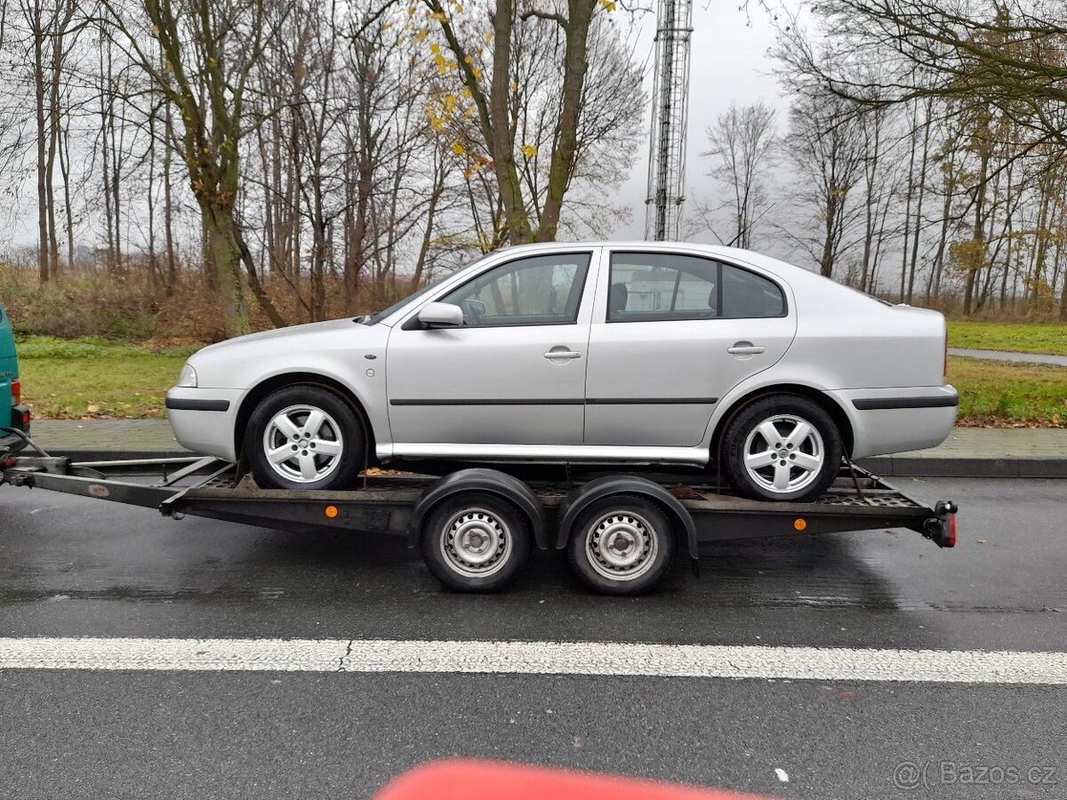 Škoda Octavia levé a pravé zadní dveře +jiné ND