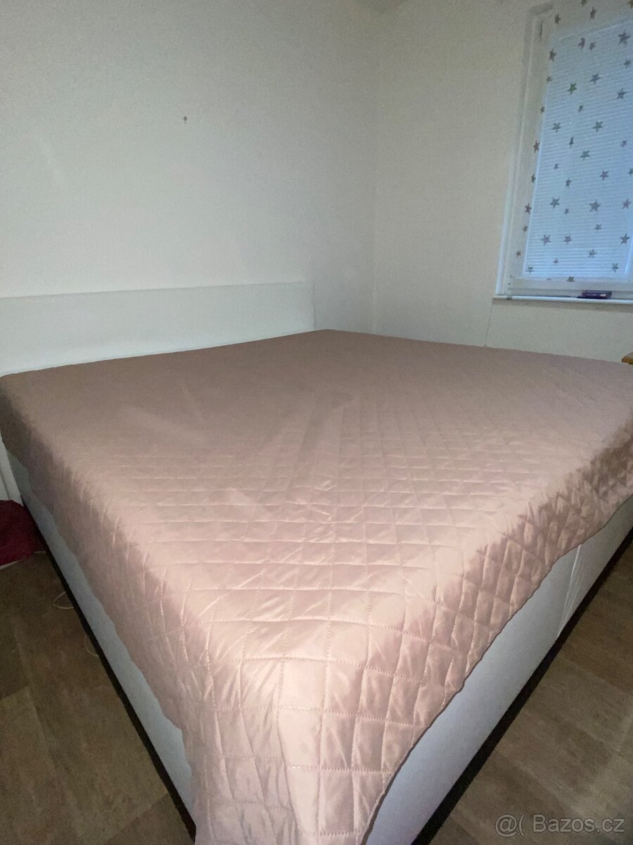 Manželská postel 200x200