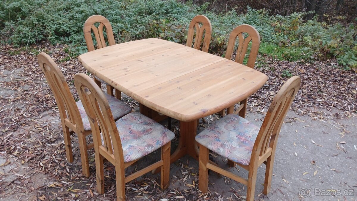 Masivní rozkládací stůl+6 ks židlí