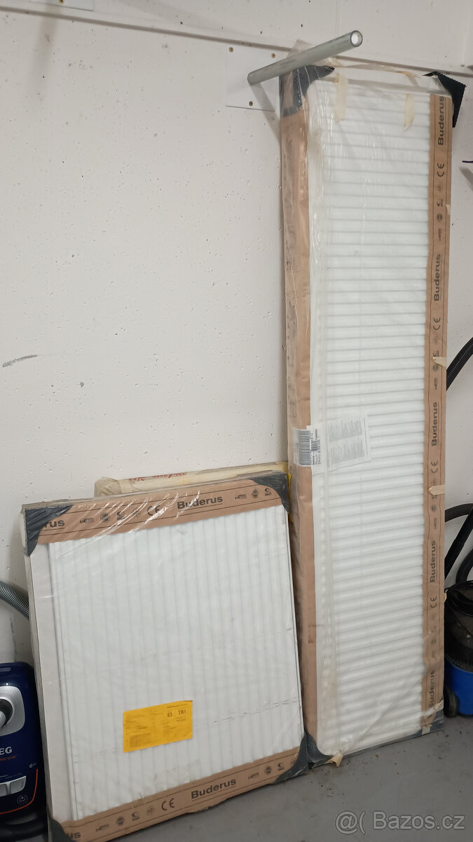 Deskový radiátor Buderus 22 500/2000