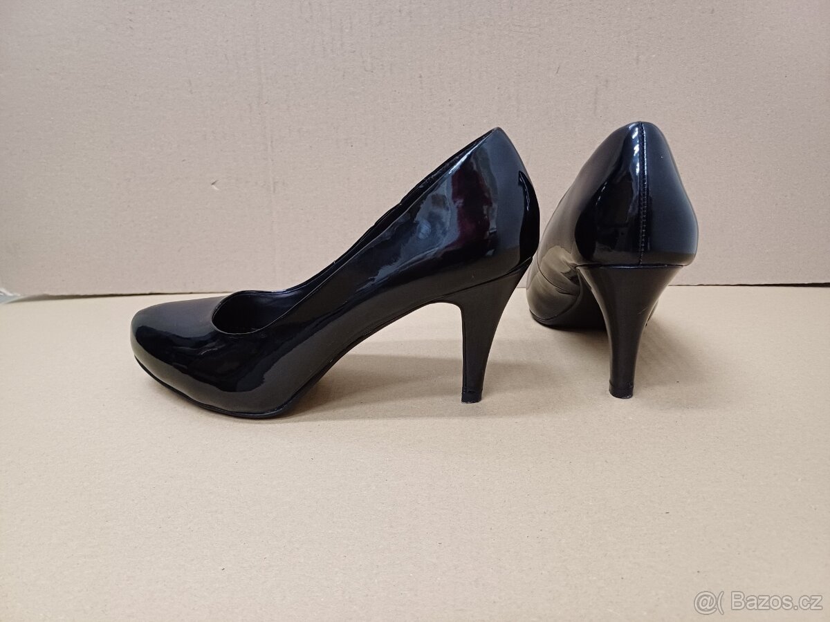 Černé lakované lodičky vel.37