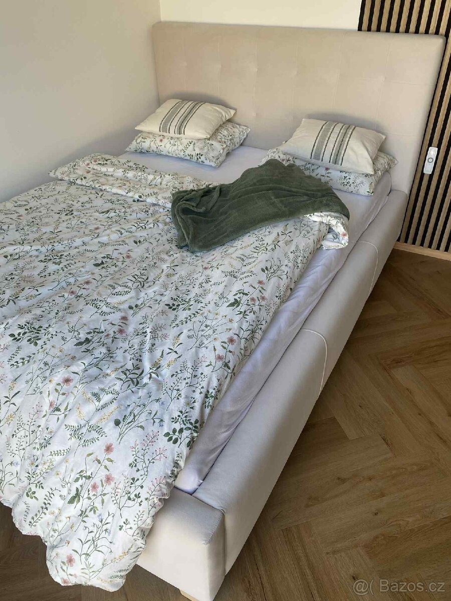 Prodám čalouněnou postel 140 x 200