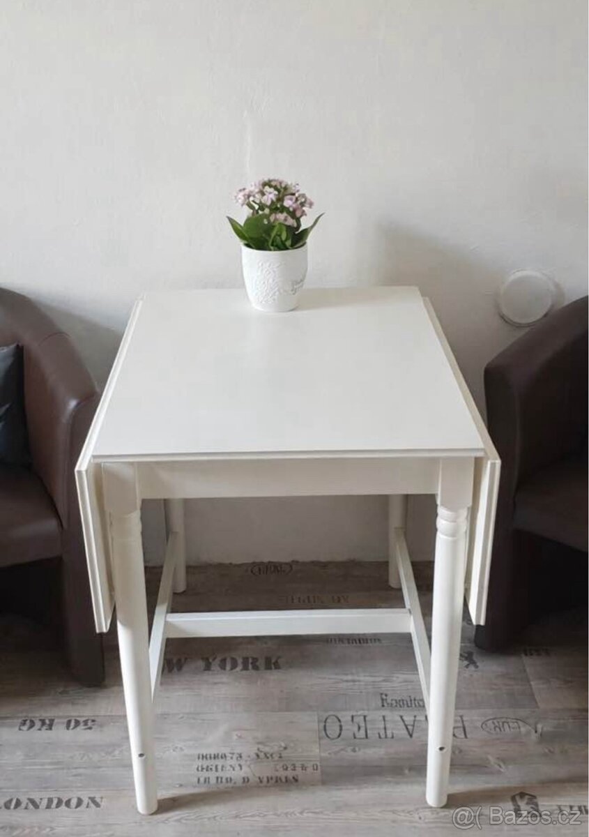 Jídelní stůl ikea