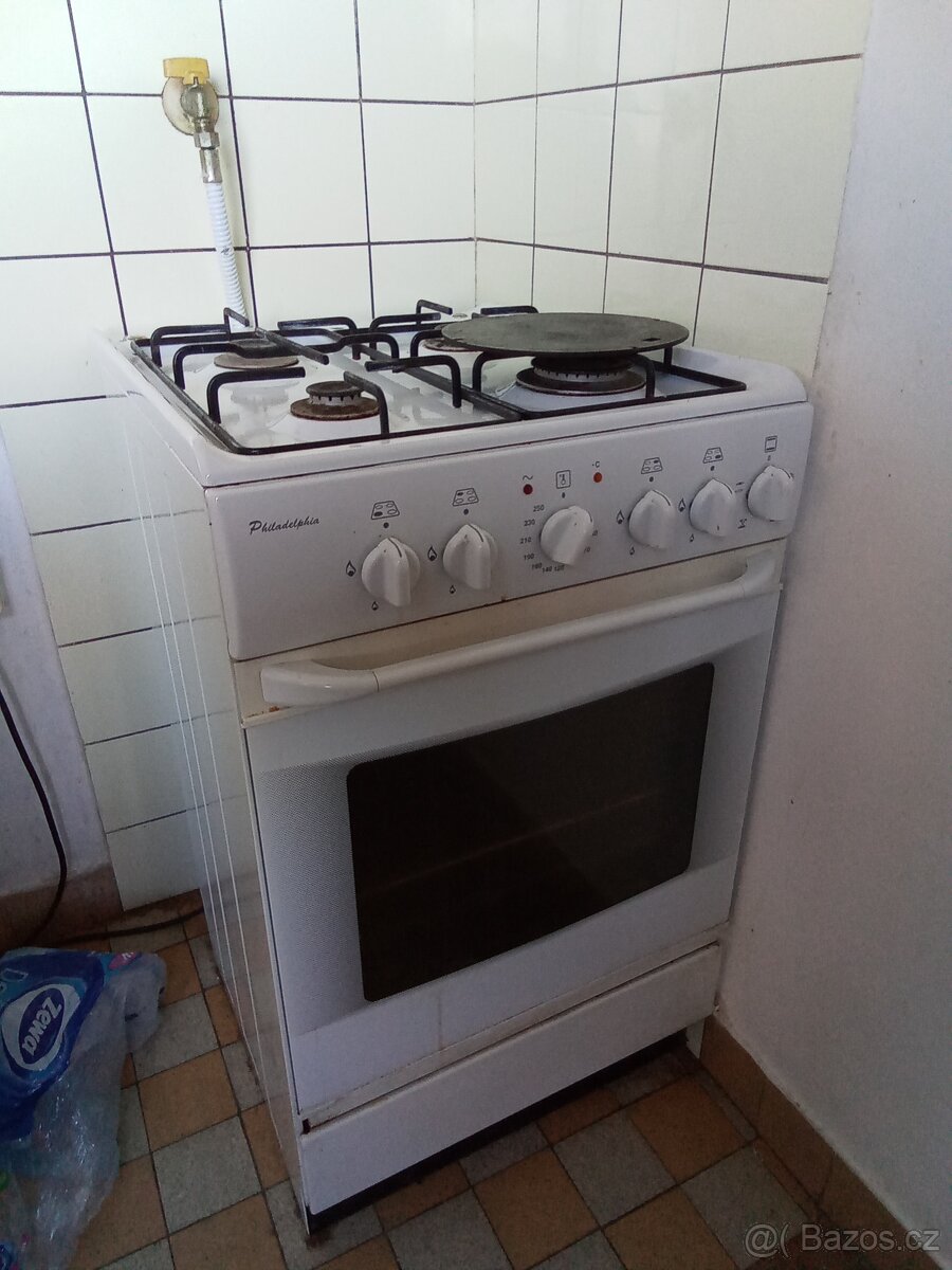 Plynový sporák s elektrickou troubou