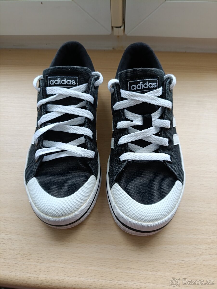 Prodám tenisky Adidas velikost 36.Jen osobní odběr