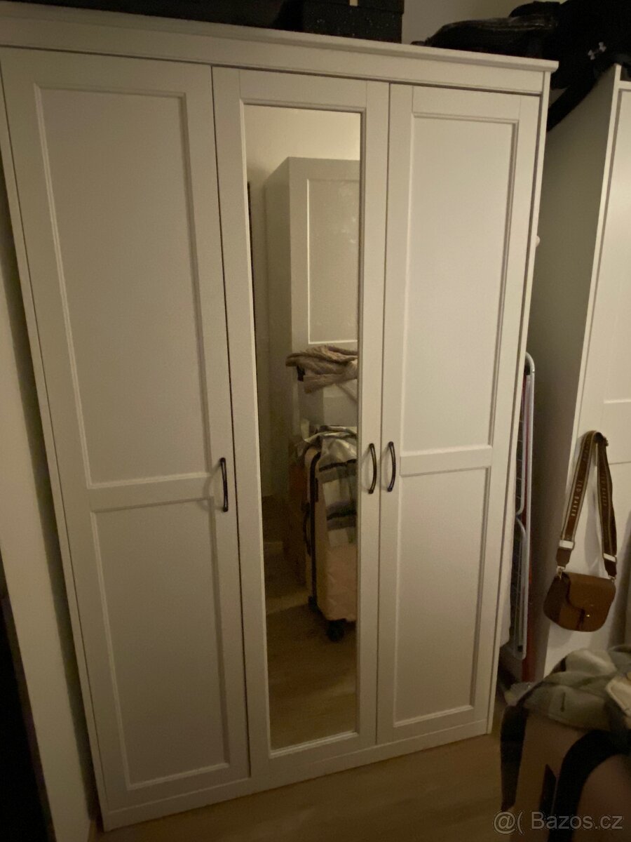 Skříň Ikea se zrcadlem/mirror wardrobe