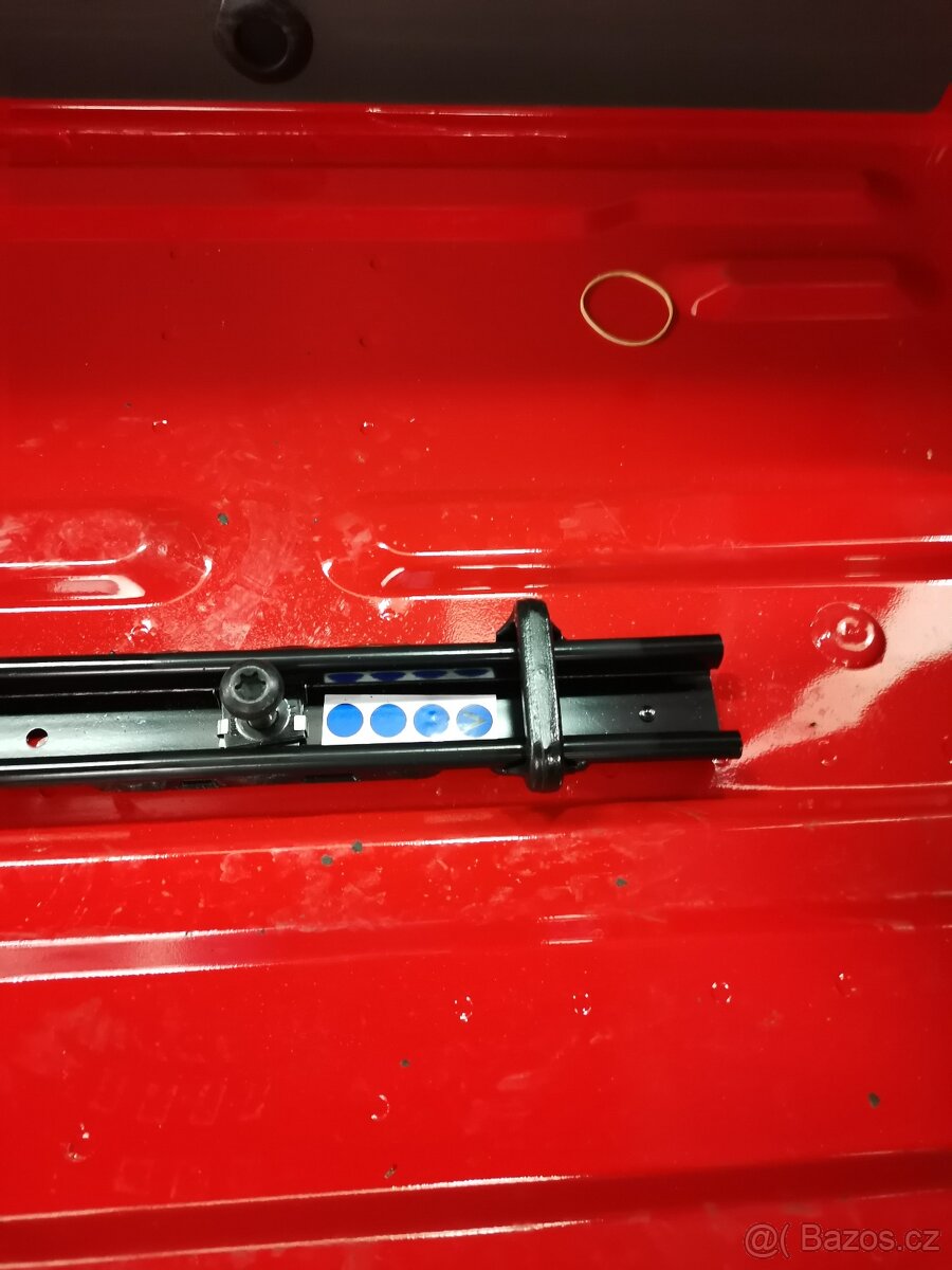 Prodám orig. úchyt,držák sedadel 2.,3. řada Ford Transit 14-