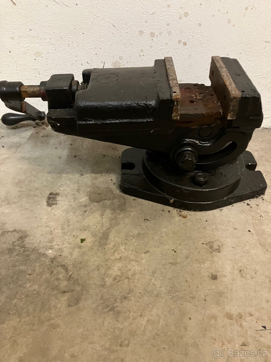 Prodám strojní svěrák čelisti 160mm